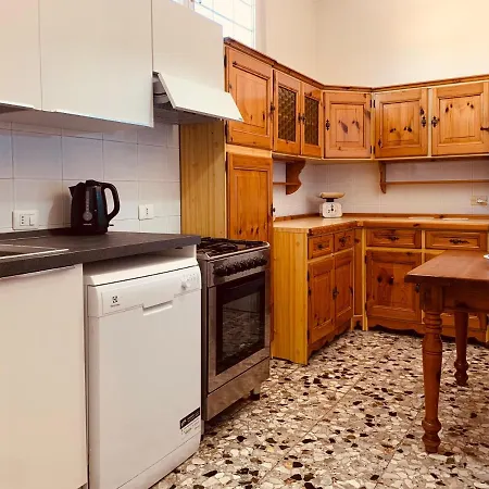 Dante Alighieri Apartment *